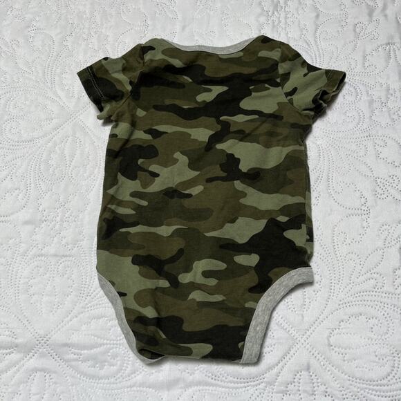 Gap Camouflage Onesie Size 6-12 Months - Picture 3 of 4